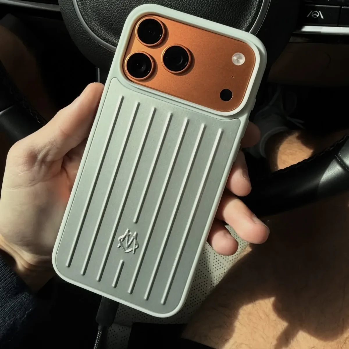 ⁦Premium Suitcase Phone Case (Aluminum)⁩ - الصورة ⁦2⁩