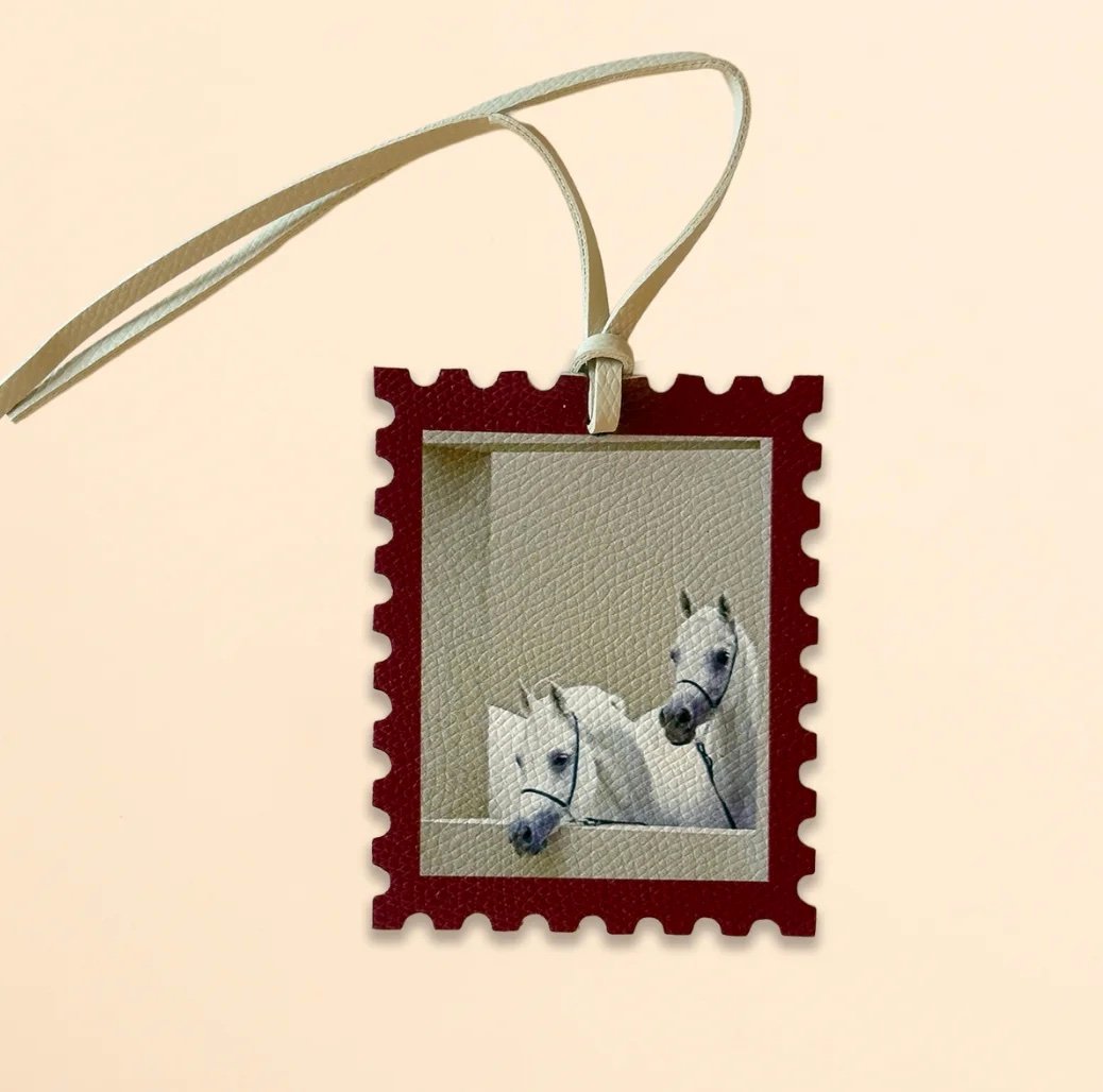 kyddevalioqbtxxcxgvr WhiteHorse Leather Charm - الصورة 1